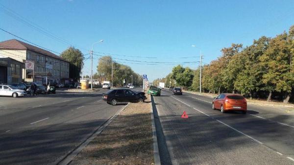 В Ставрополе в аварии на Старомарьевском шоссе пострадали два человека
